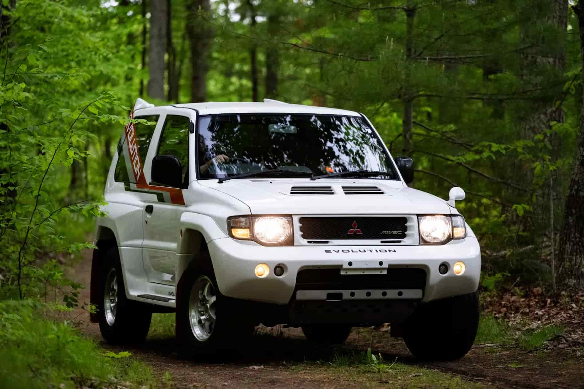 Легендарный внедорожник Mitsubishi Pajero Evolution продают по цене тривиальных китайских кроссоверов