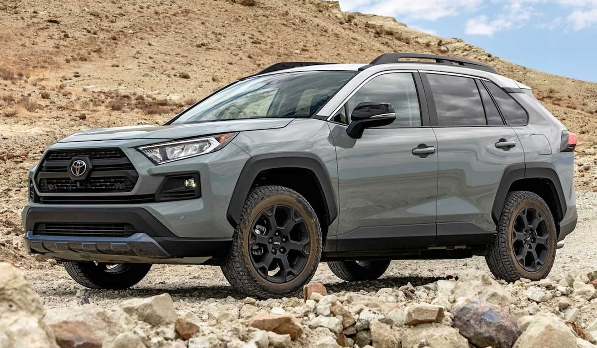 Таинственный кроссовер Toyota засняли во время тестов: это может быть свежий RAV4