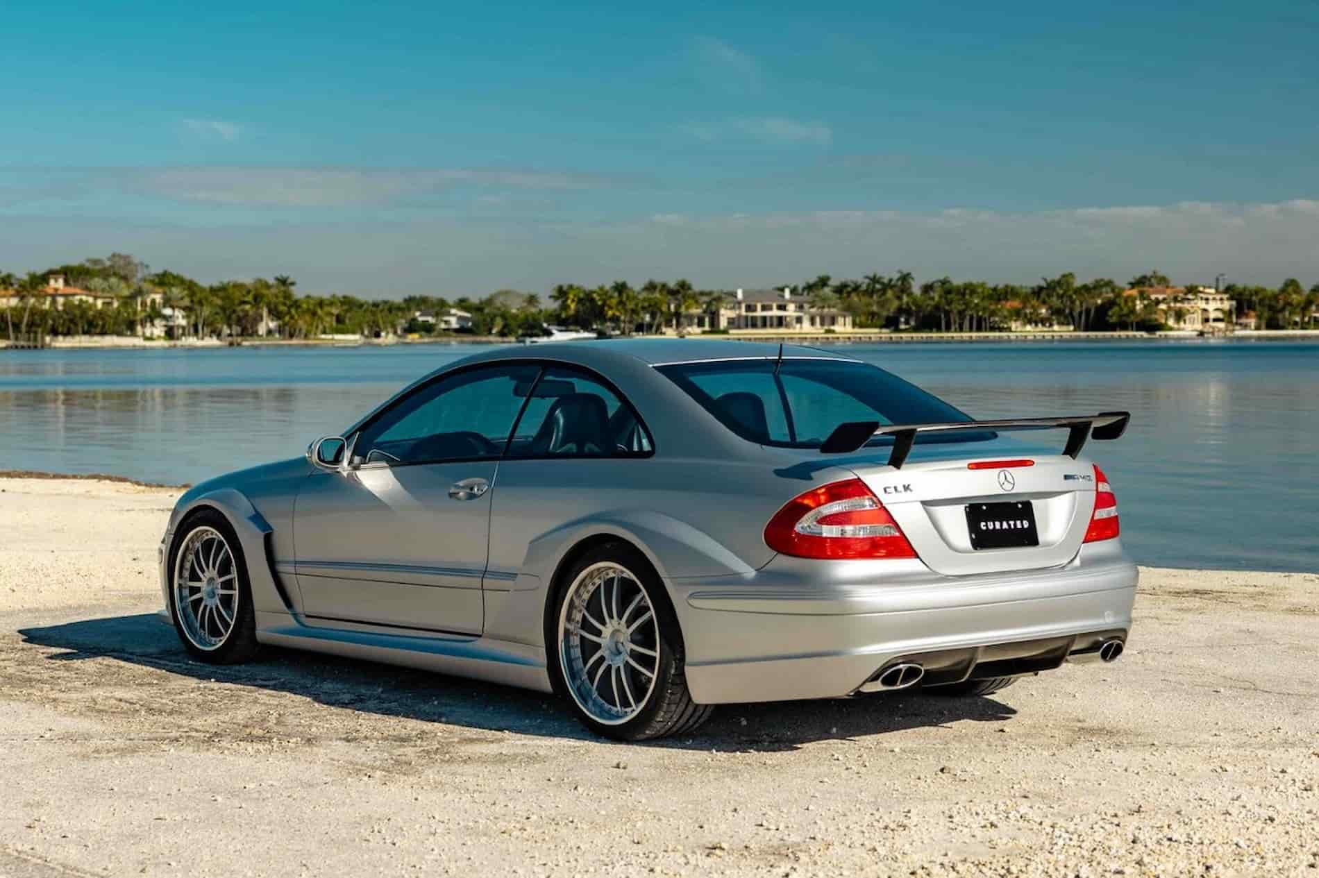 На продажу выставили очень редкий Mercedes CLK DTM AMG