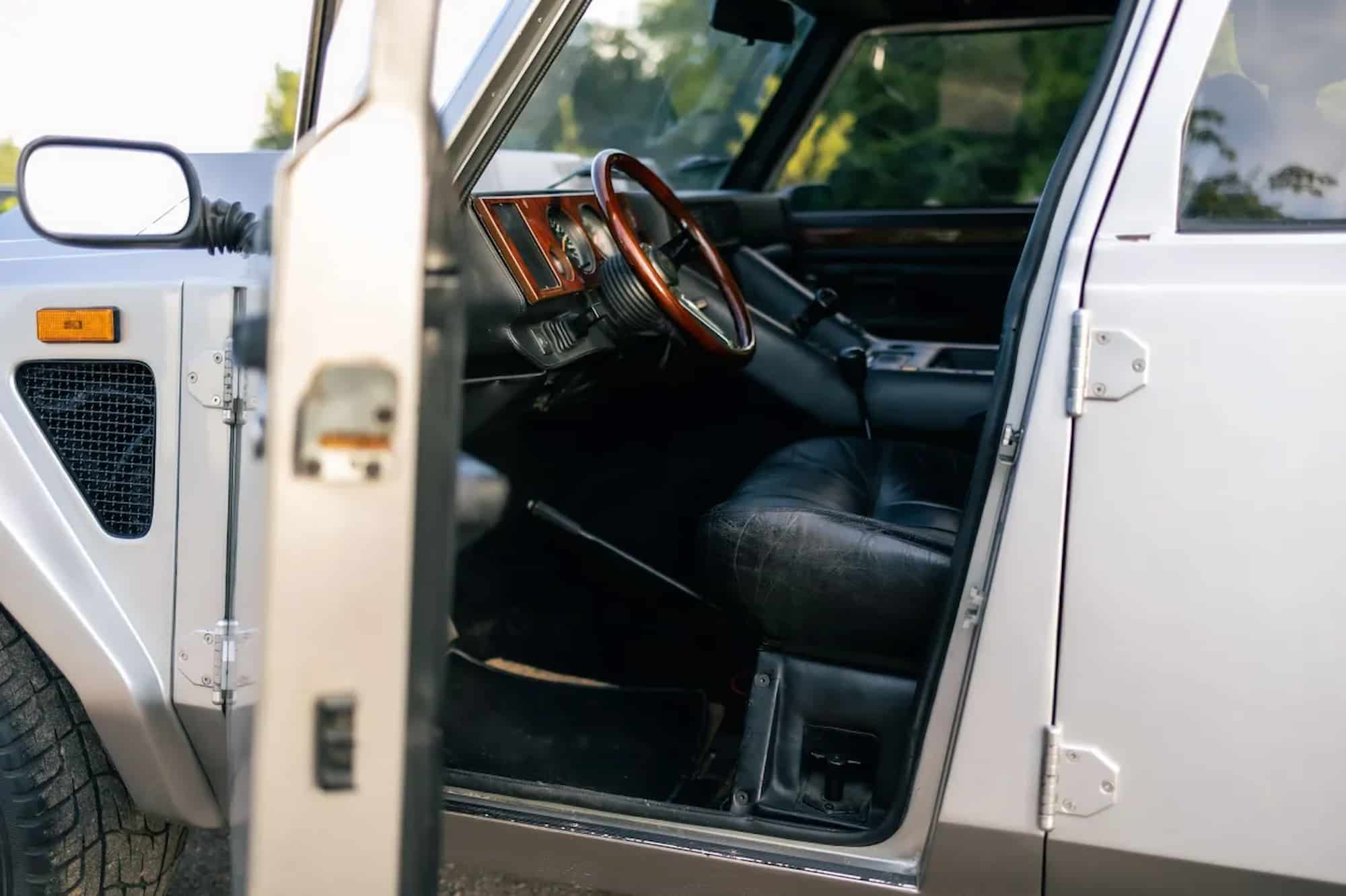 На продажу выставили единственный в своем роде «Rambo Lambo»: он принадлежал султану Брунея