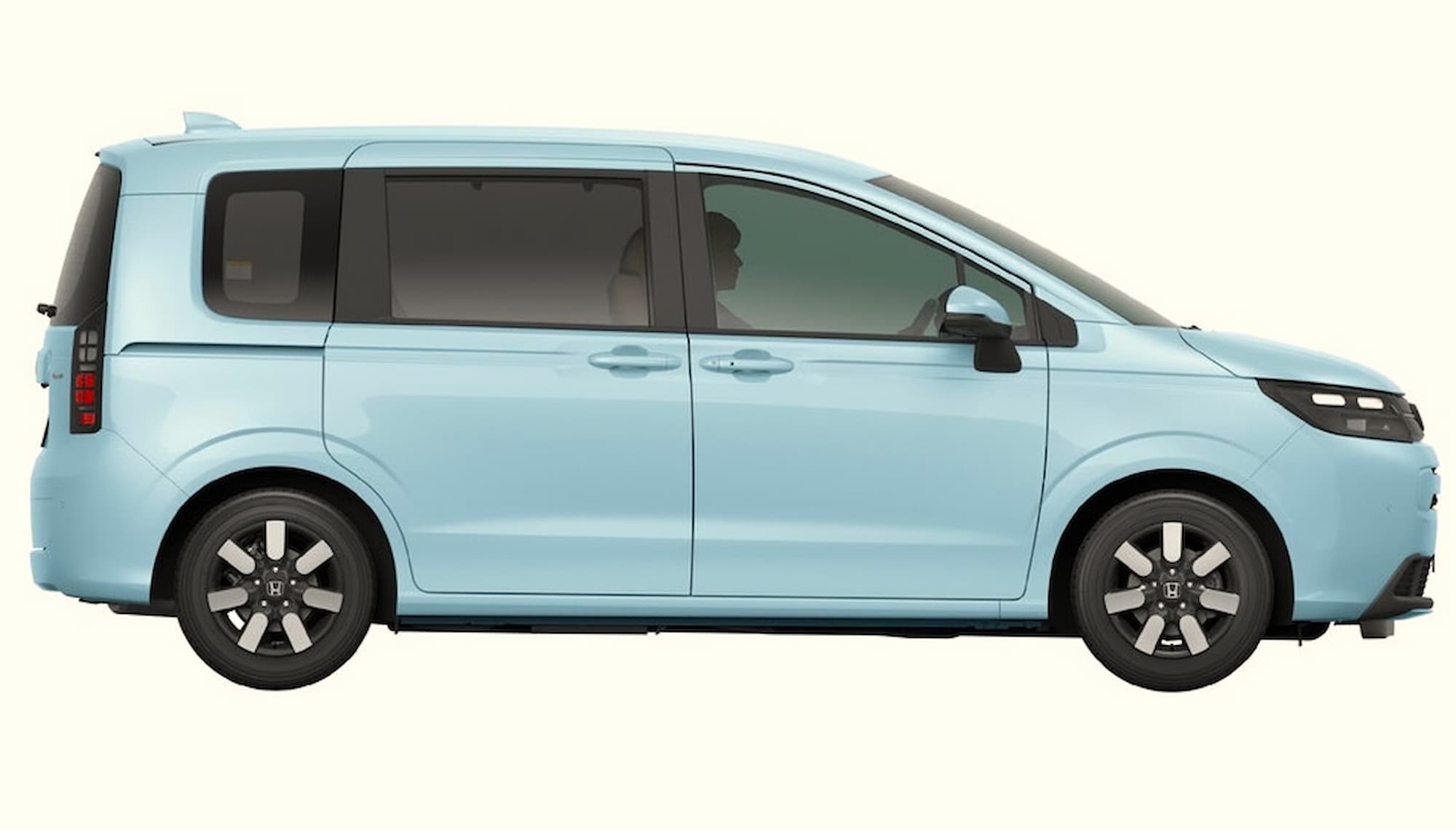 В Россию начали ввозить новый минивэн Honda Freed