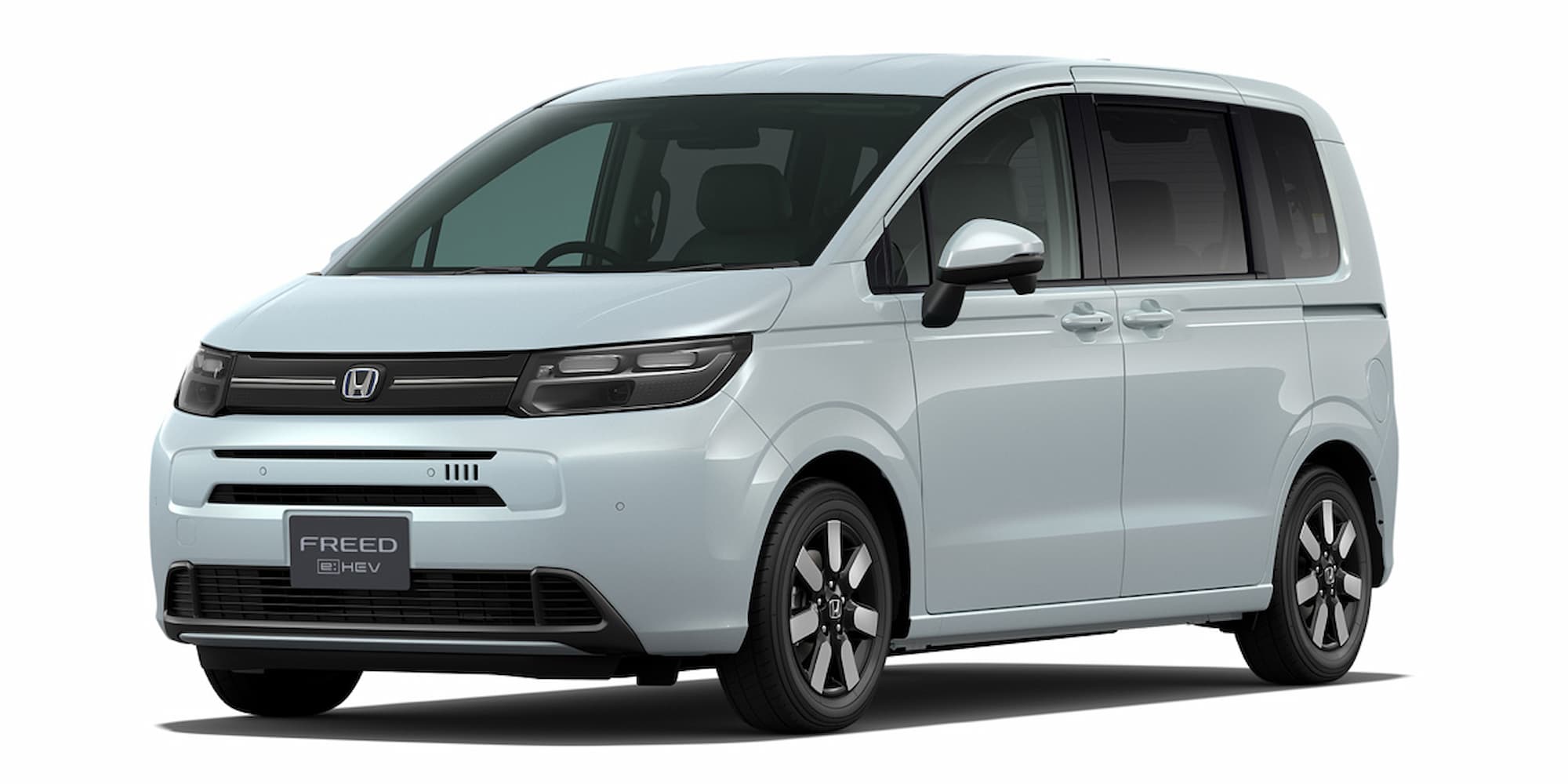 В Россию начали ввозить новый минивэн Honda Freed