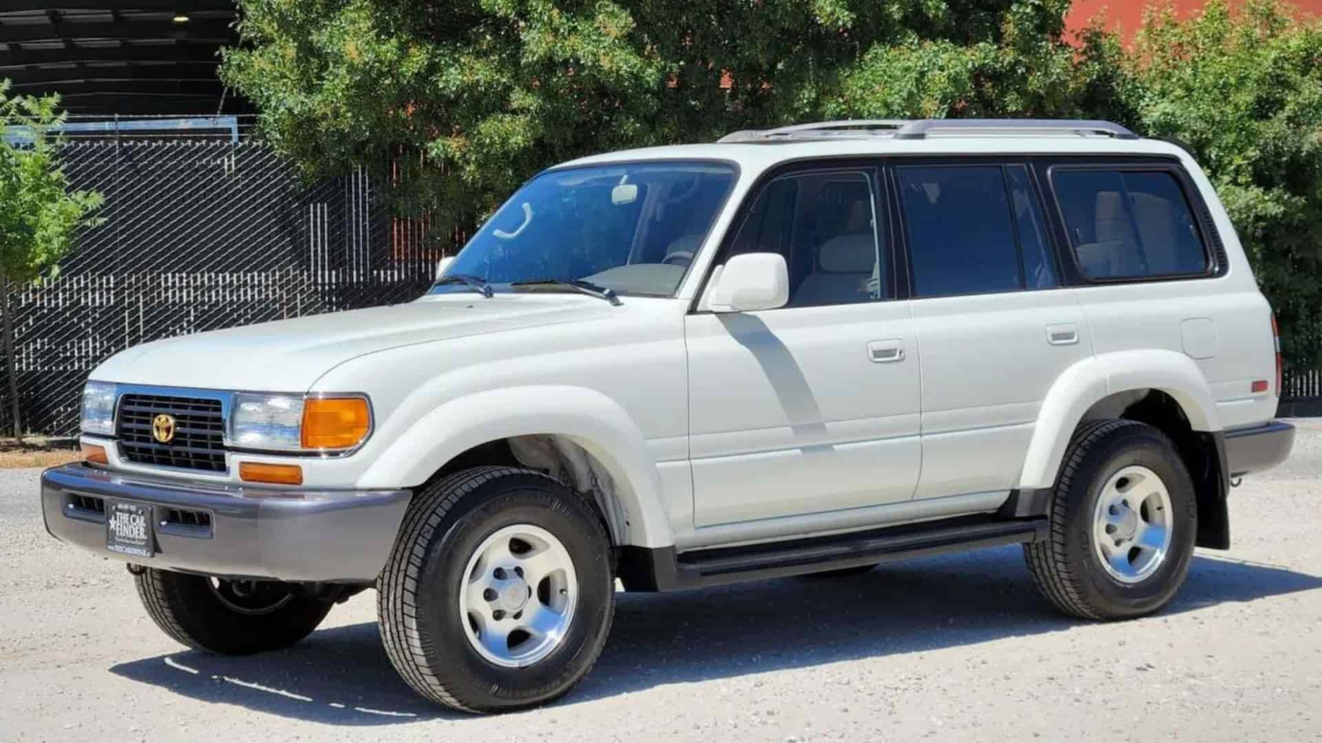 Старый Toyota Land Cruiser 80 продали по цене двух новых Prado или одного Lexus LX600