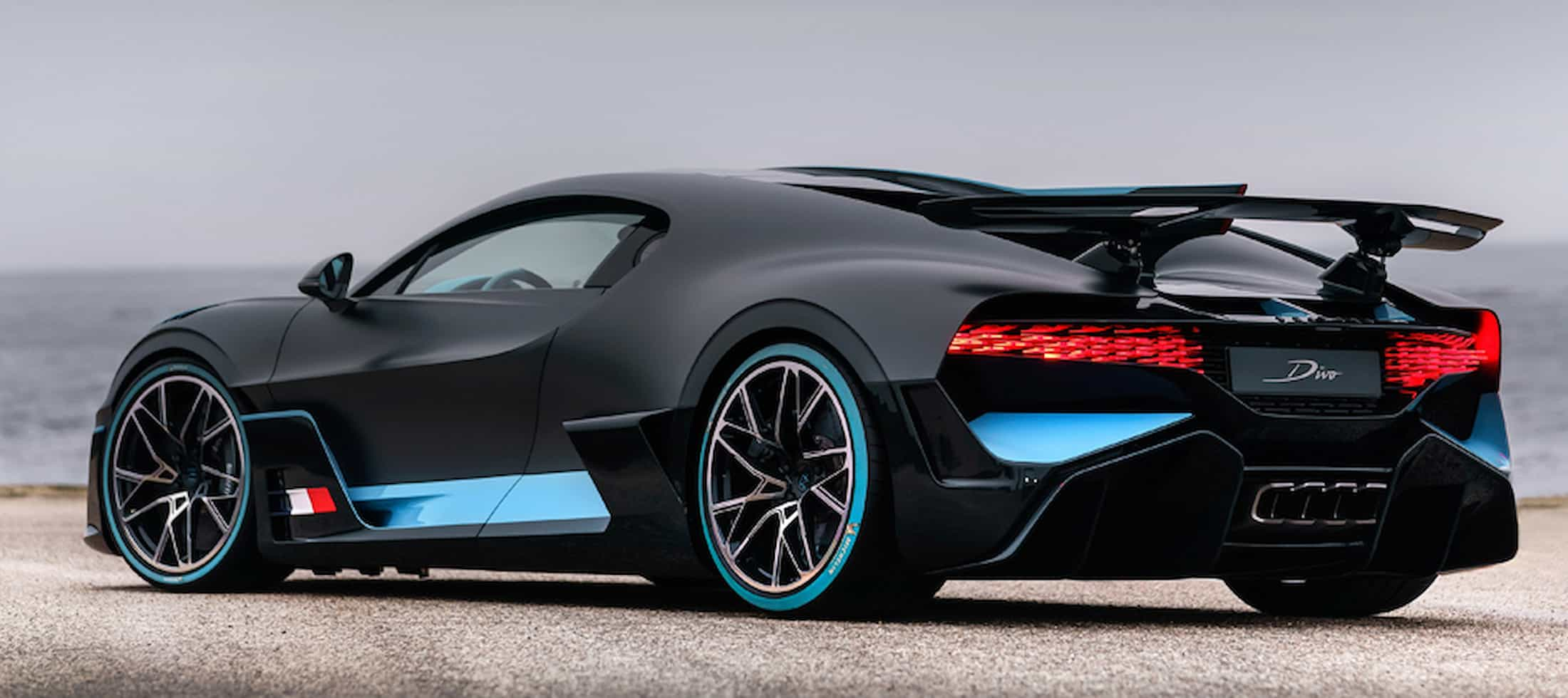 Российский автосалон продает за почти миллиард рублей гиперкар Bugatti Divo