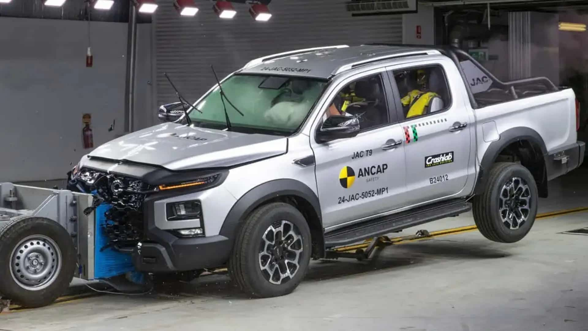 Китайский рамный пикап JAC T9 оказался таким же безопасным, как новый Mitsubishi L200