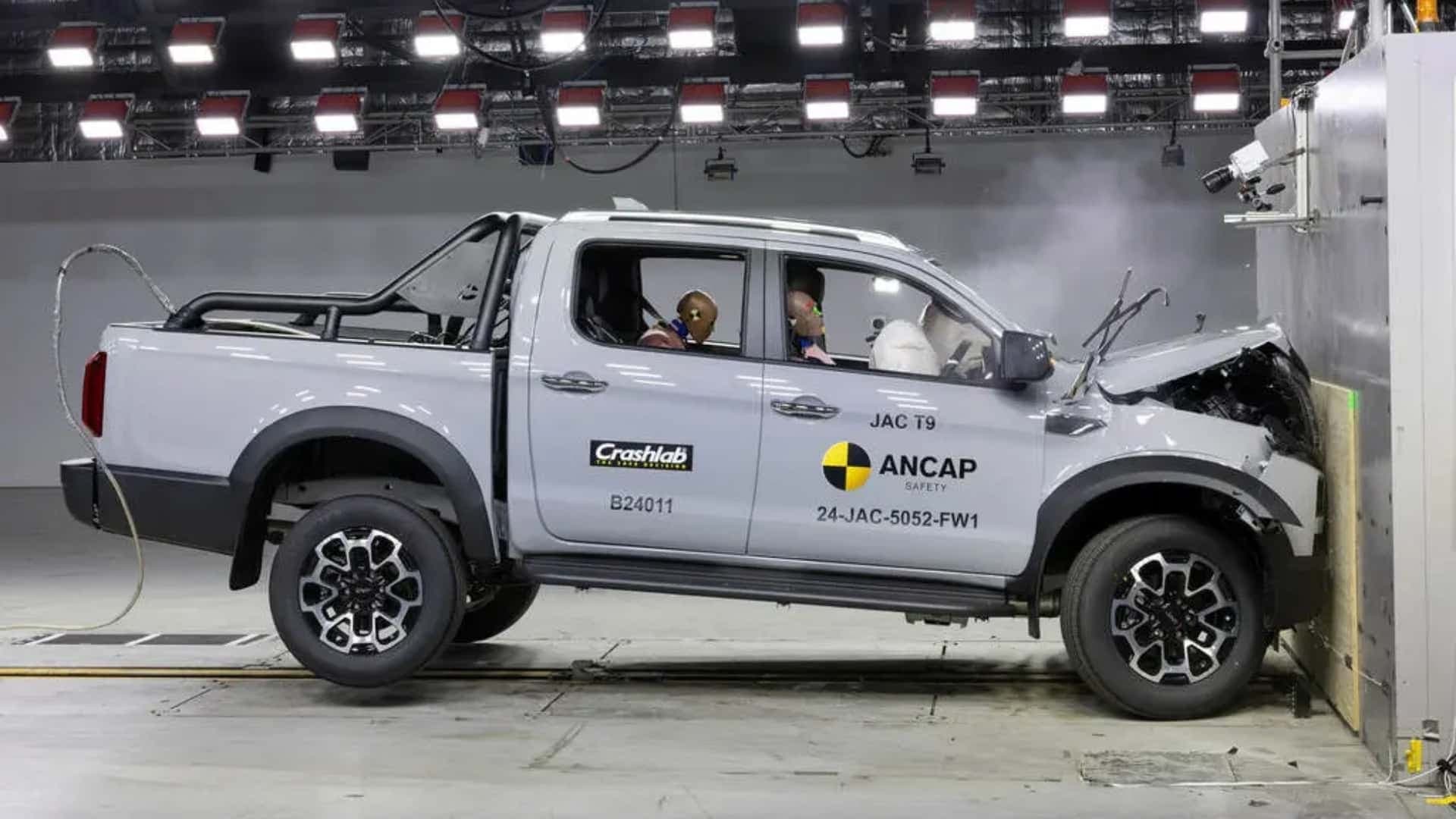 Китайский рамный пикап JAC T9 оказался таким же безопасным, как новый Mitsubishi L200