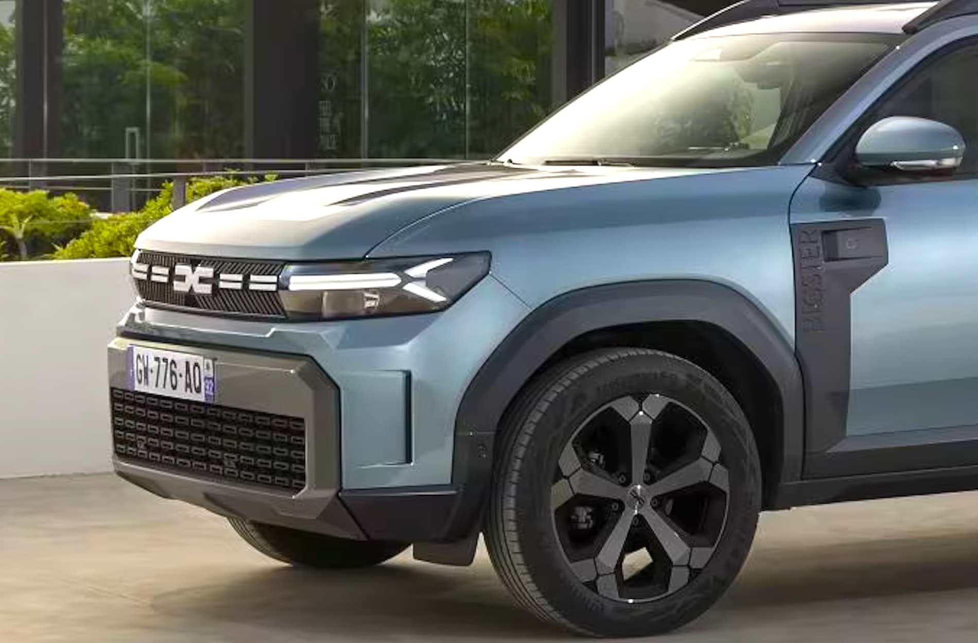 Появилась дата, когда может состояться премьера старшего брата Renault Duster