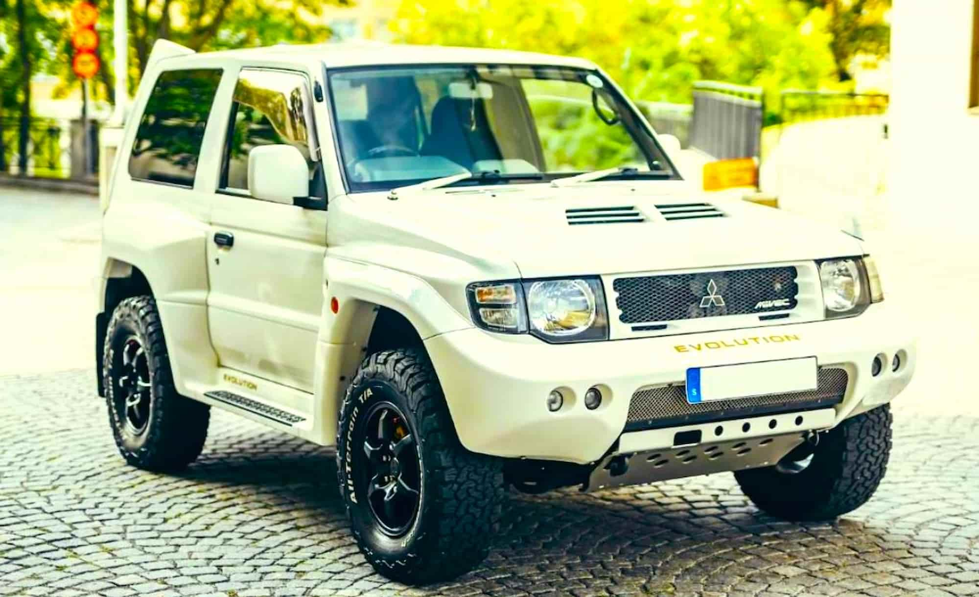 Редкий брутальный внедорожник Mitsubishi Pajero Evolution продают дешевле, чем стоит Lada Niva