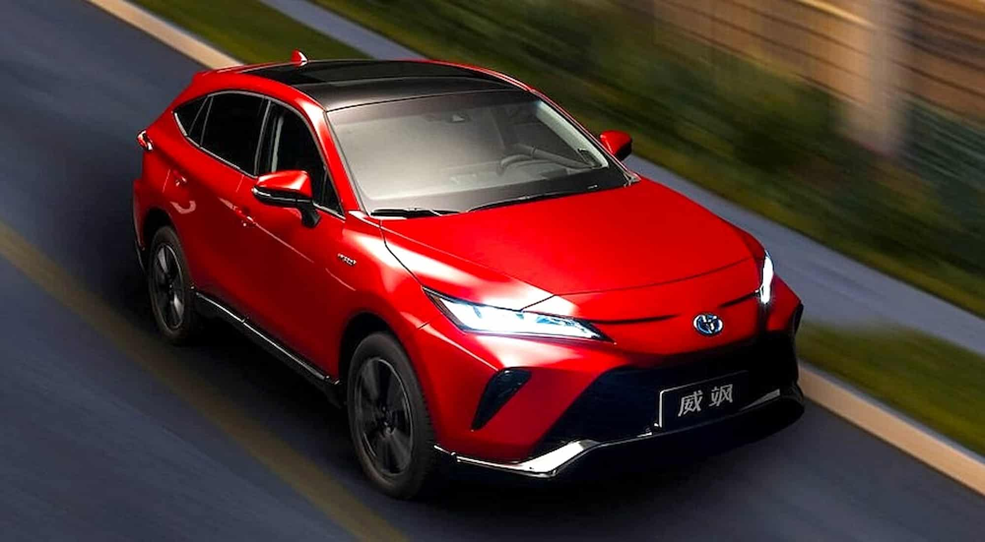 Новый кроссовер Toyota, который никогда официально не продавался в России, привезли «серые» дилеры