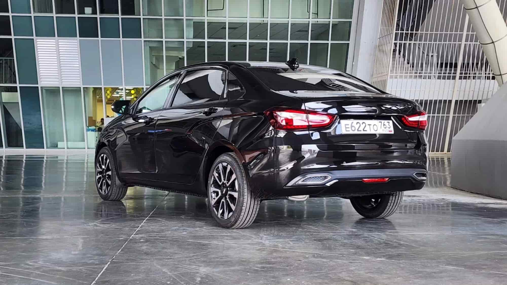 Премиальная Lada Vesta будет стоить как Toyota Camry из прошлого? На «АвтоВАЗе» опровергли цифру в 3+ миллиона рублей