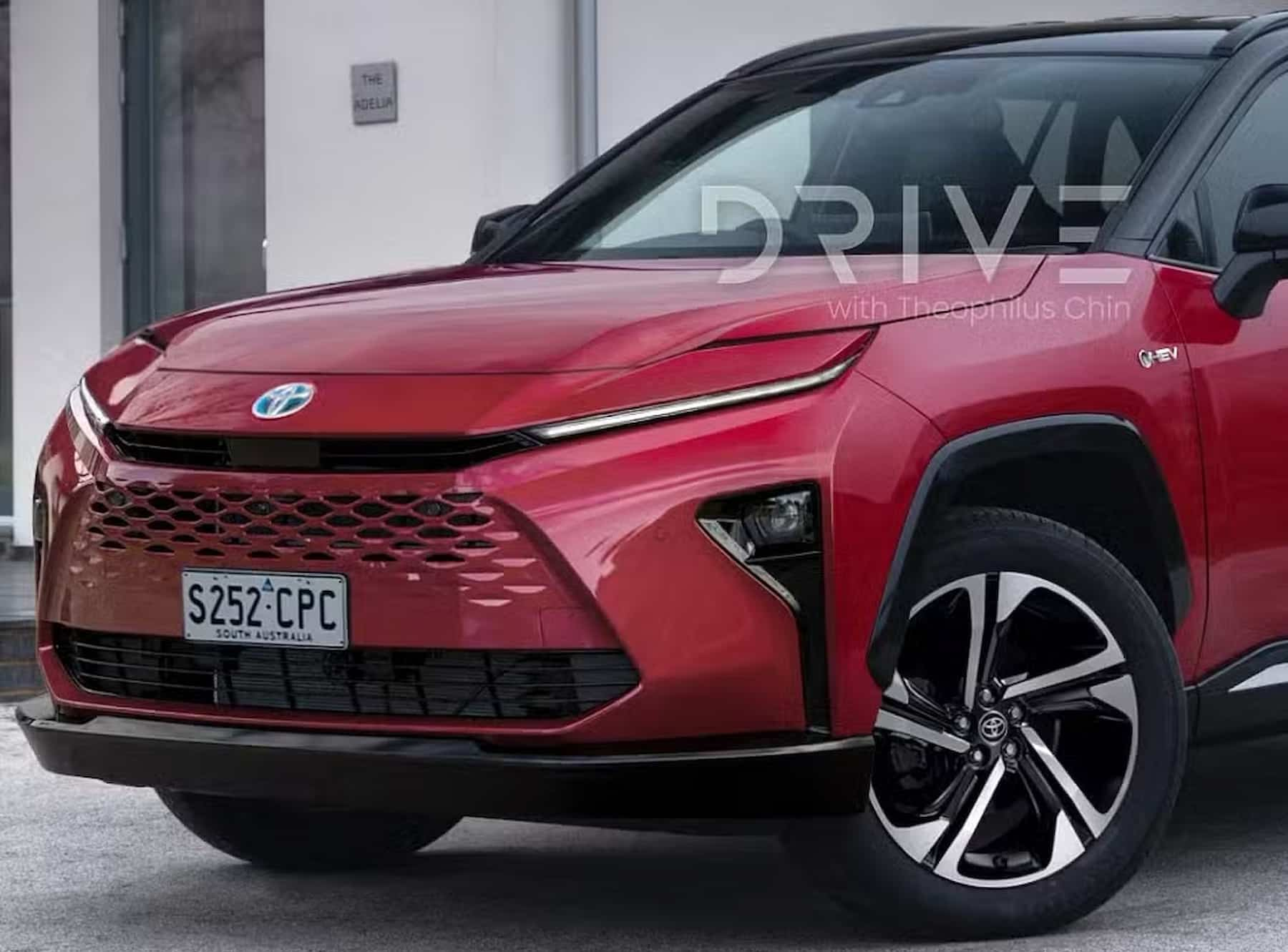 Рестайлинговый Toyota RAV4 (2025) сменит дизайн, но не получит инновационных двигателей