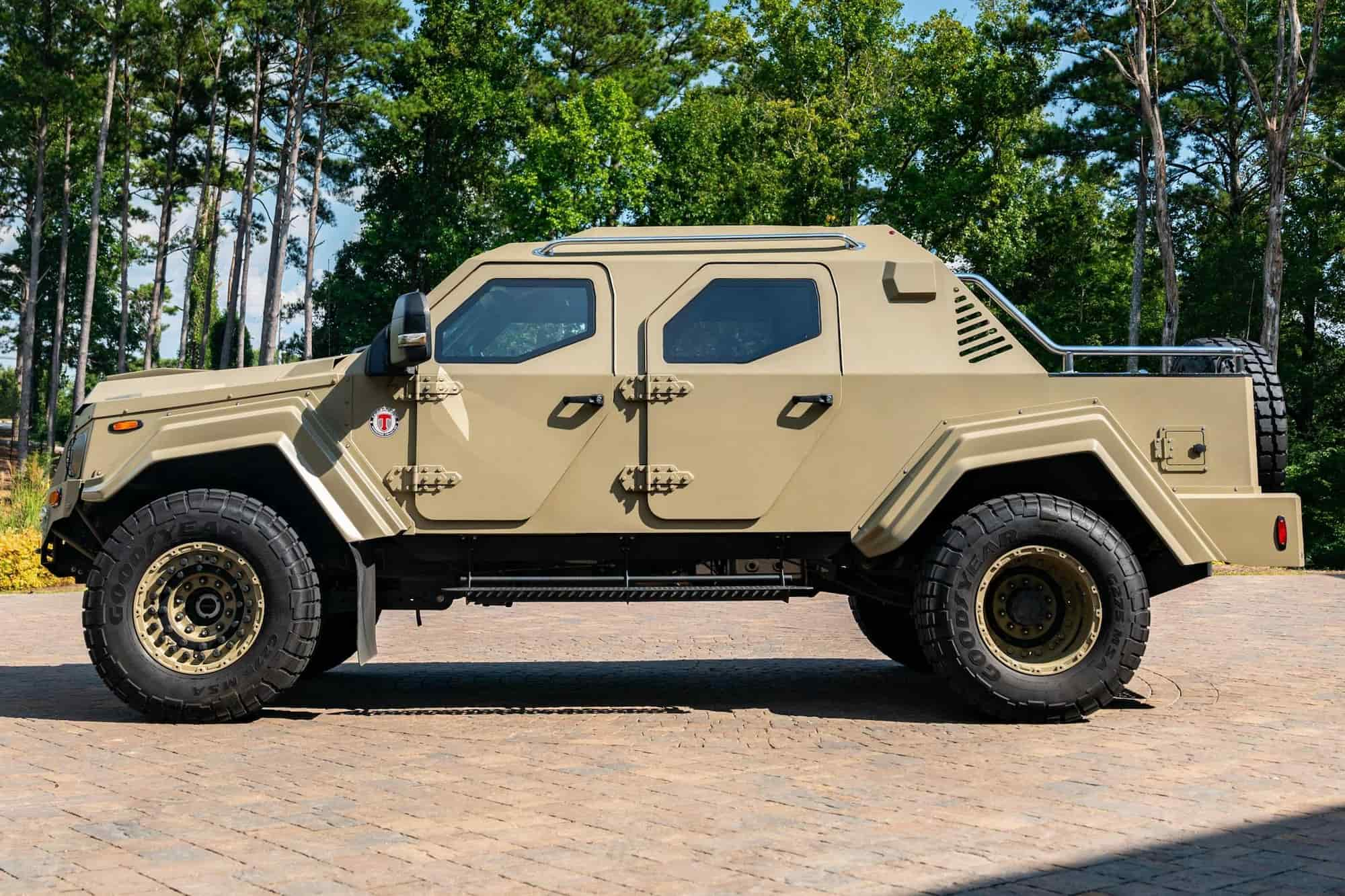 Бронированный военный внедорожник Terradyne Gurkha RPV продают за 8 миллионов рублей