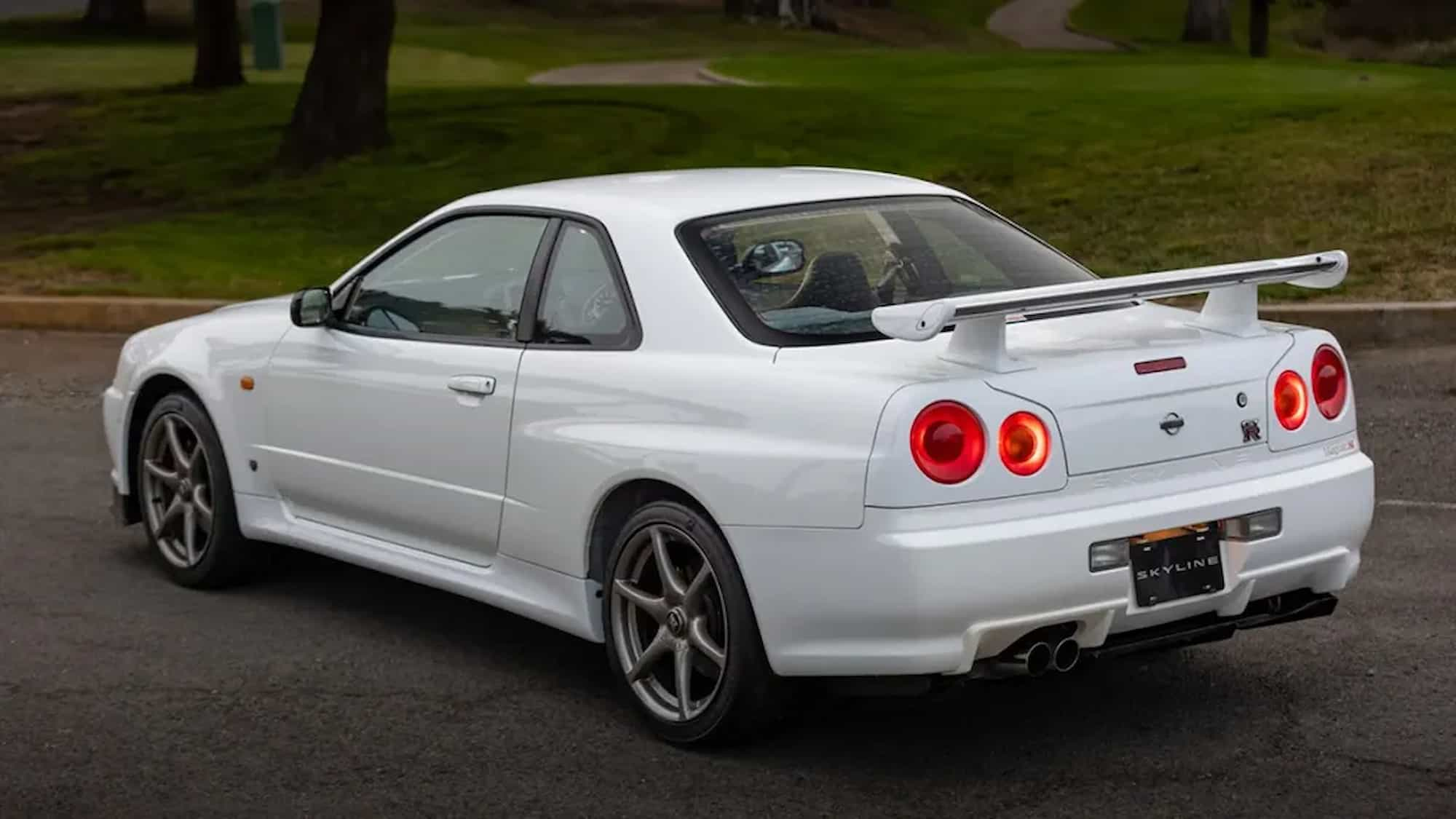 Ультра-редкий Nissan Skyline GT-R 1999 года продают на аукционе за 13 миллионов рублей