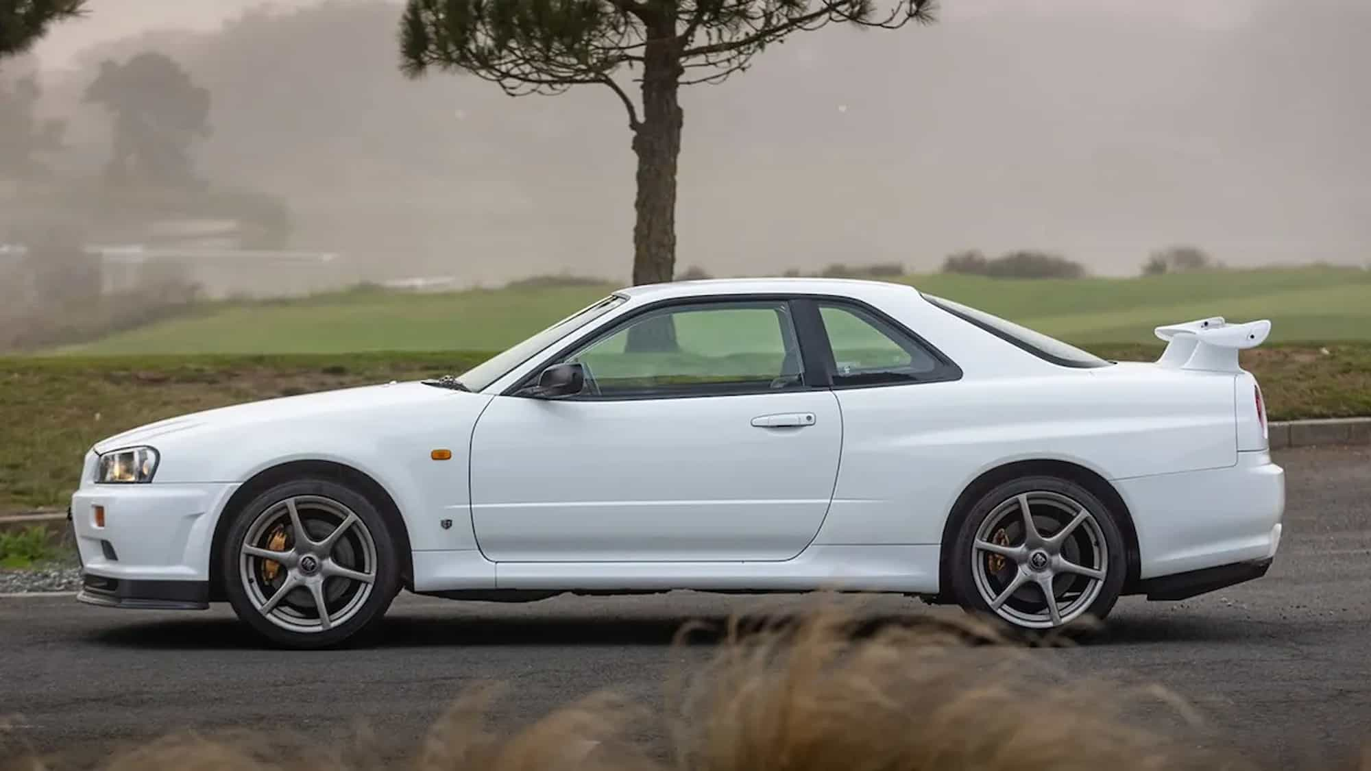 Ультра-редкий Nissan Skyline GT-R 1999 года продают на аукционе за 13 миллионов рублей