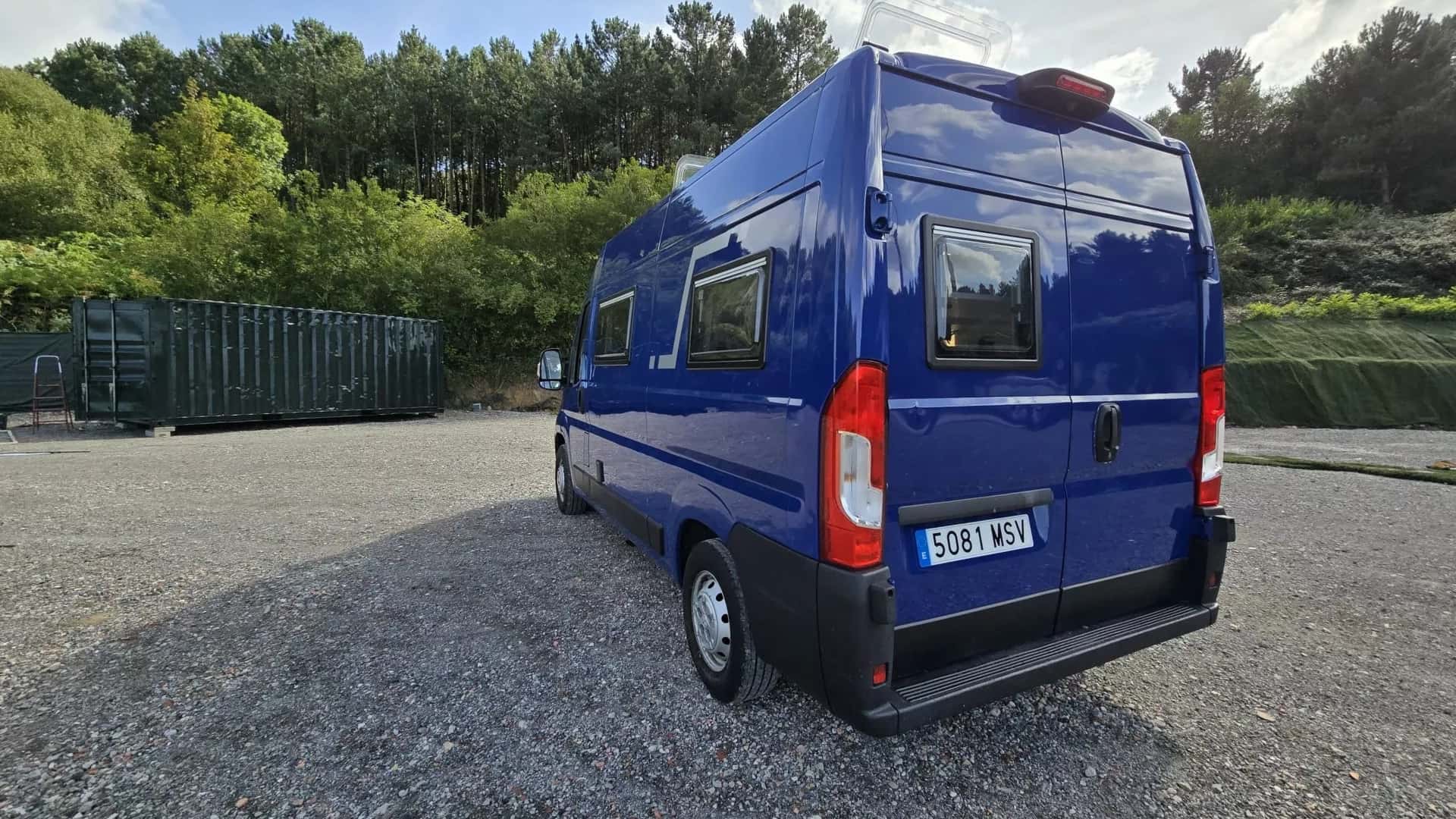 Фургон Peugeot Boxer переделали в доступный автодом на колесах