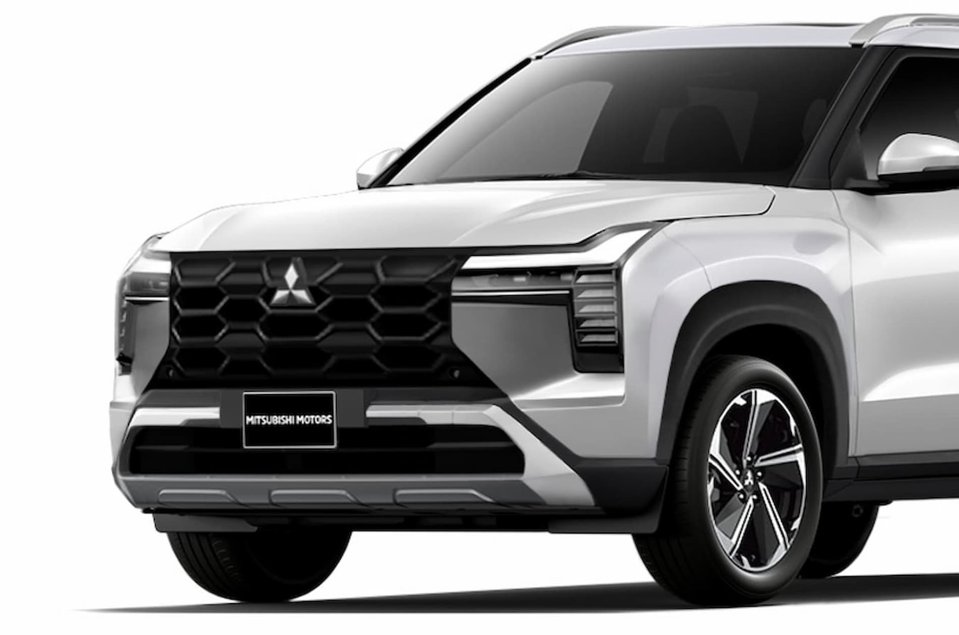 Новый 7-местный вседорожник Mitsubishi показали на первых изображениях