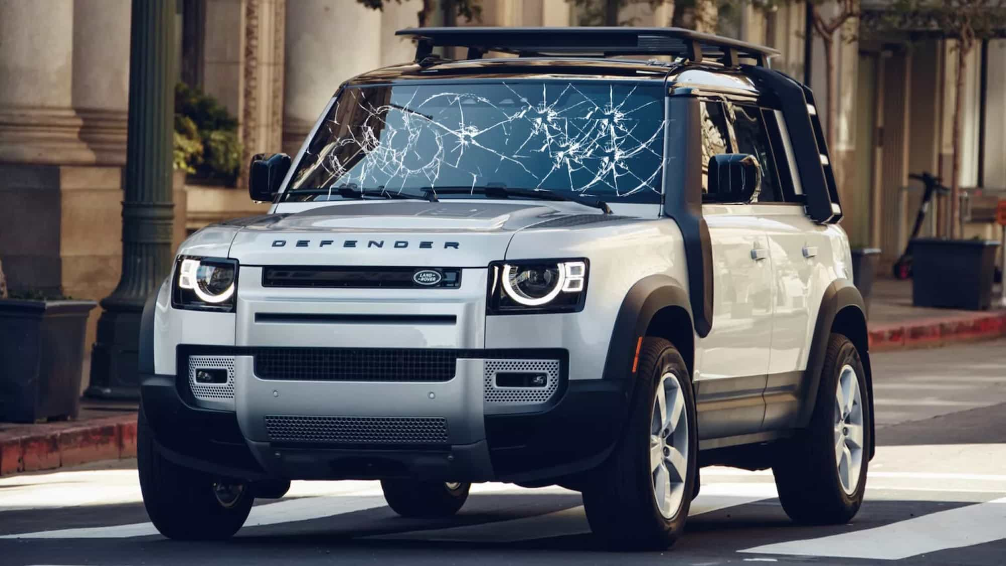 Владельцы Land Rover Defender хотят засудить компанию за дефектные лобовые стекла