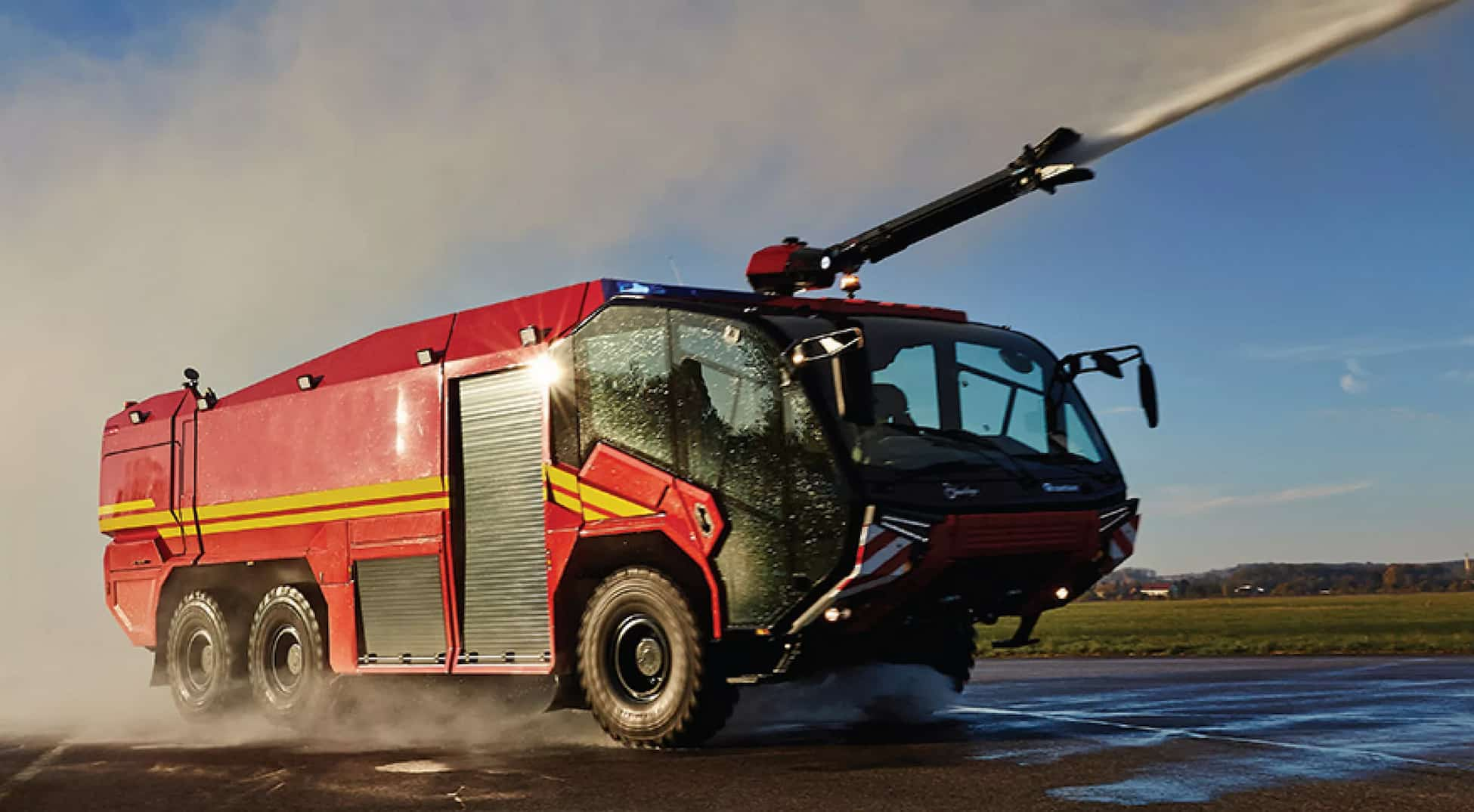 Rosenbauer создал пожарную машину Panther 6×6 Electric: она выглядит так, будто прилетела с Марса