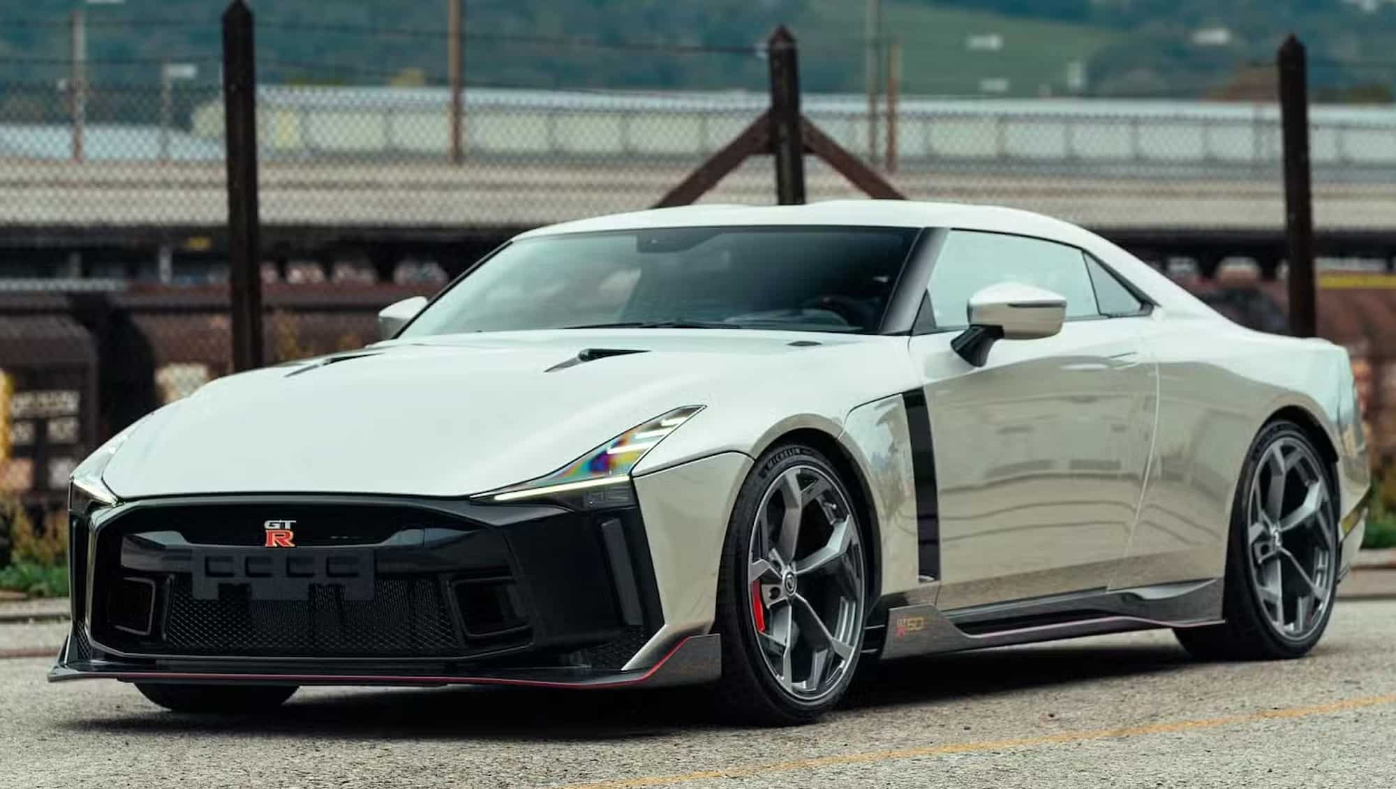 Редкий Nissan GT-R за миллион долларов не может найти покупателя