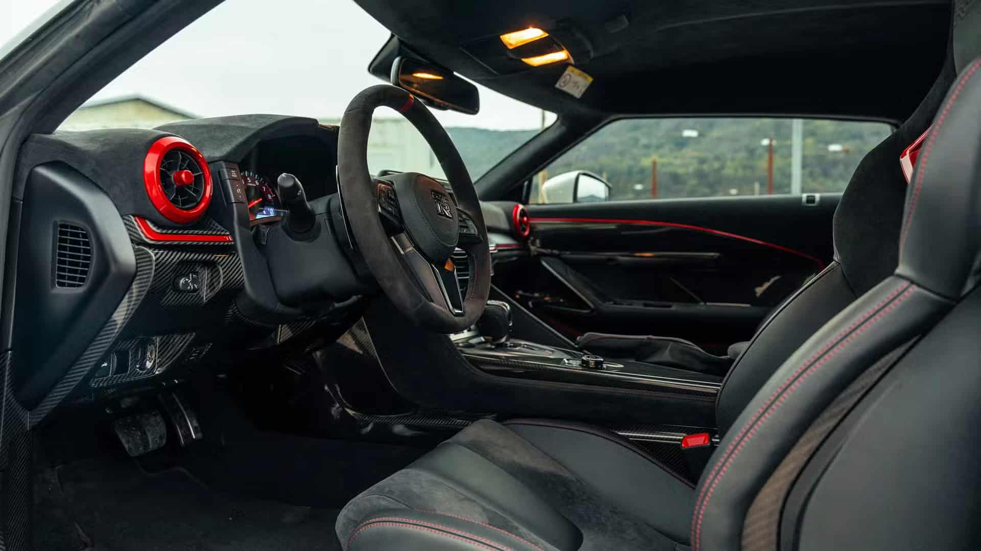 Редкий Nissan GT-R за миллион долларов не может найти покупателя