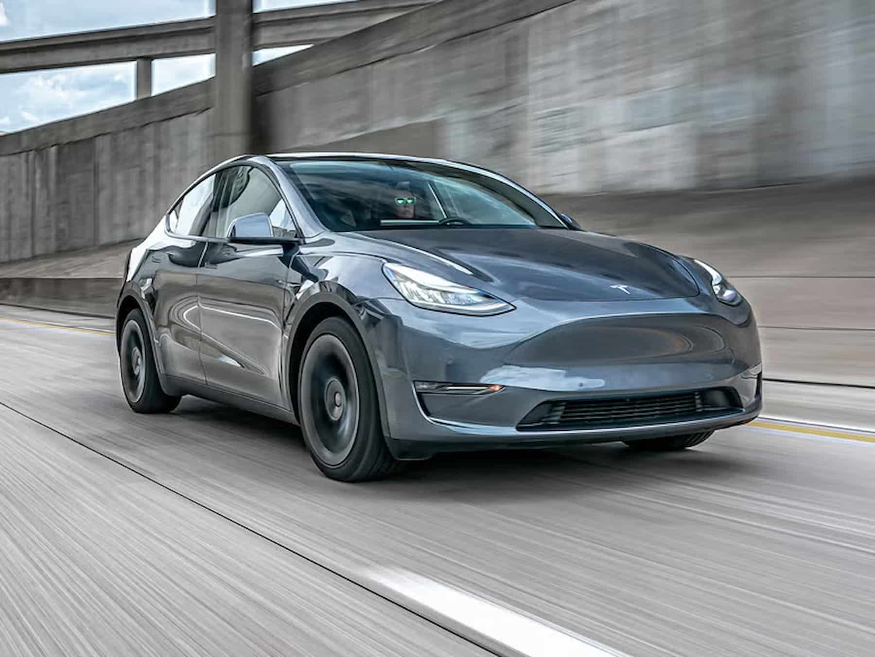 В России начали продавать обновленную Tesla Model Y с дальнобойностью до 533 километров