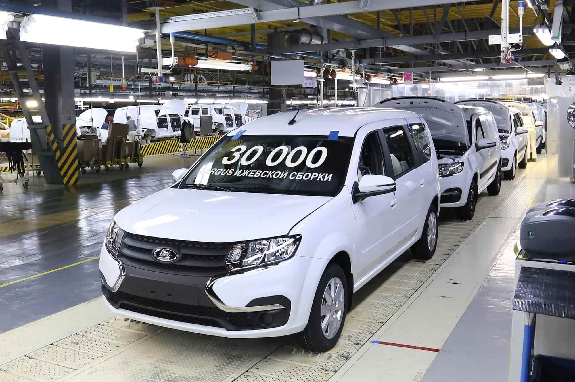 «АвтоВАЗ» рассказал, сколько в среднем получают работники заводов Lada