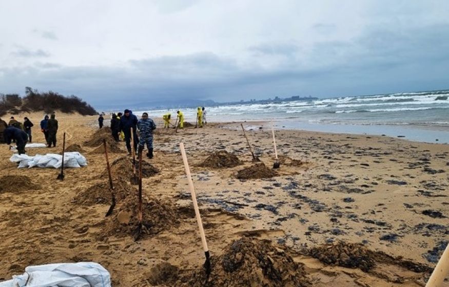 На Чёрном море выбросы мазута. Курортный сезон под угрозой