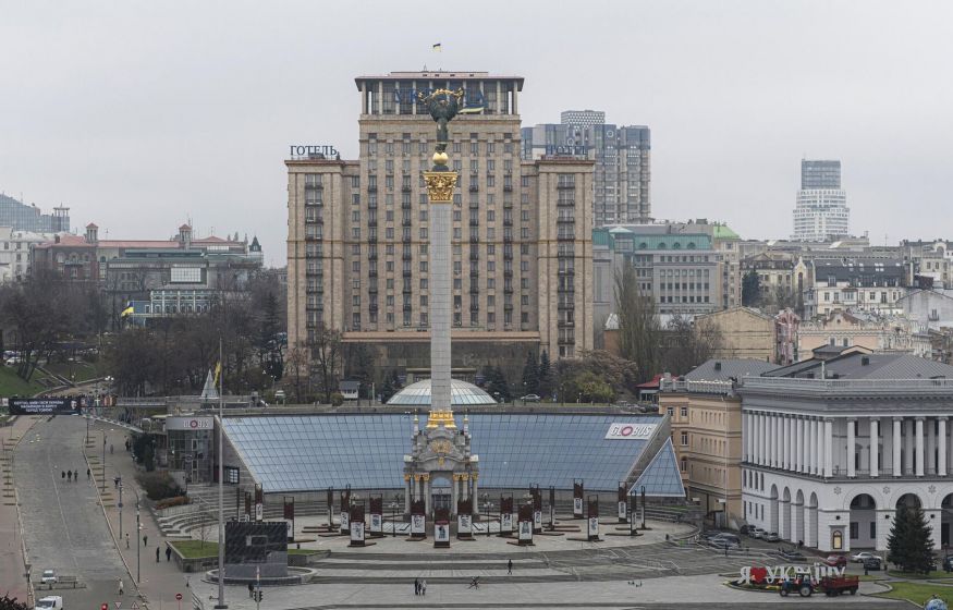 Украинцы покидают Киев. В центре столицы слышны взрывы